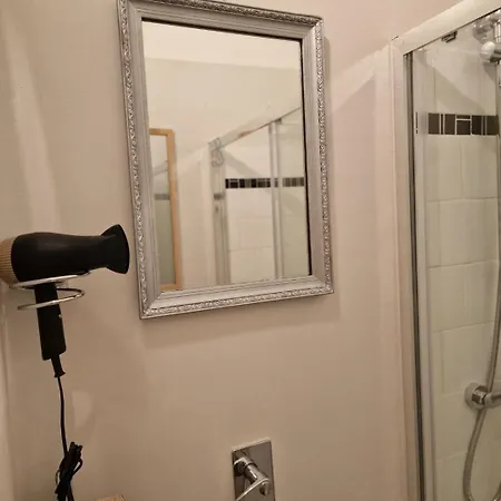 Ampia Stanza Con Bagno Privato E Zona Pranzo Gæstehus 3*