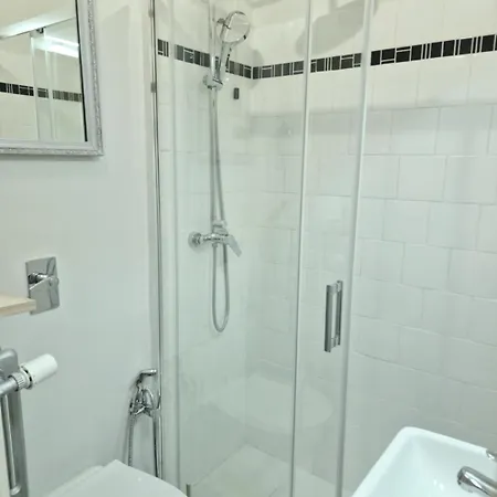 Gasthof Ampia Stanza Con Bagno Privato E Zona Pranzo