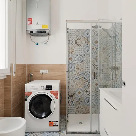 Guesthost - Bright M1 Pasteur *