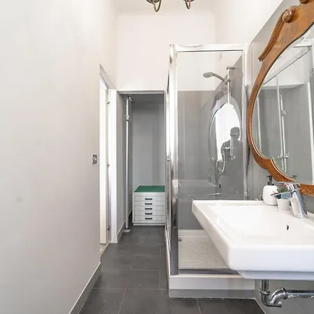 L26 Art - Porta Romana Apartman *