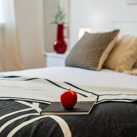 Appartement The Dreamers Mansion - Ticinese Bocconi Area Milaan