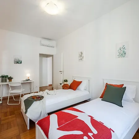 The Dreamers Mansion - Ticinese Bocconi Area Appartement Milaan