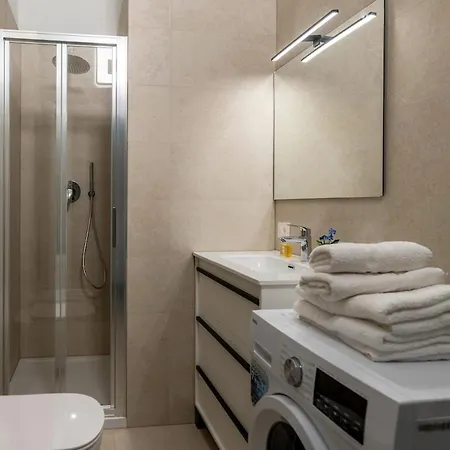 Duomo 7 Min - Historic Luxury 3 Bedrooms With Parking Appartamento *