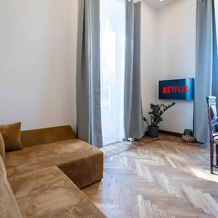 Duomo 7 Min - Historic Luxury 3 Bedrooms With Parking Appartamento *