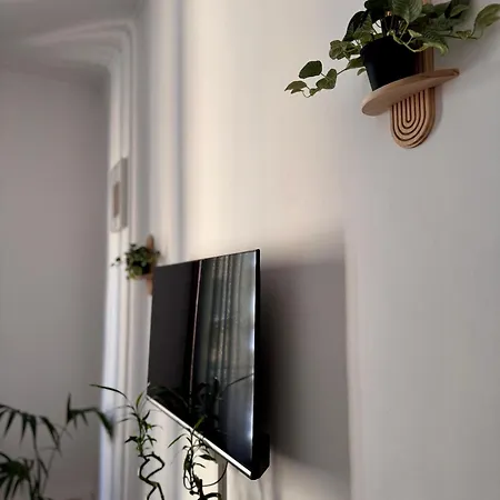 Three Bedroom In The Centre Of The *