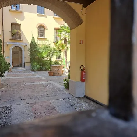 Monolocale Adelaide Abbadesse Milan