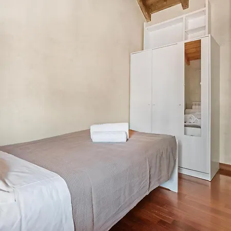 Ampia Casa Su Due Piani, A Pochi Minuti Dai Navigli E Metro *