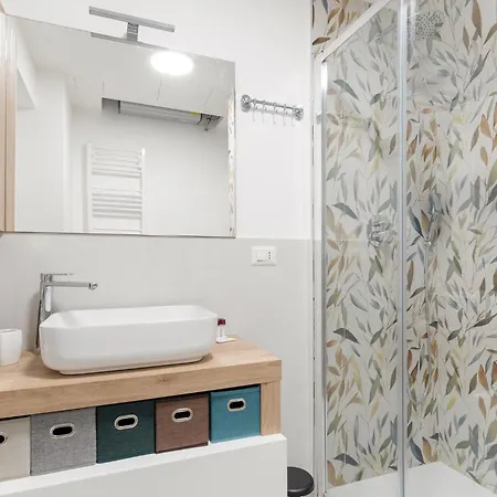 Guesthost - Mm4 Tricolore Charming * Milan