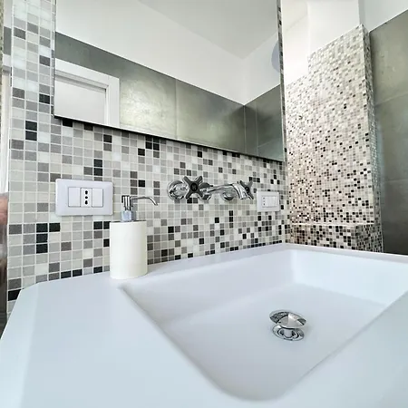 Sant'agostino Large & Elegant Apartment, * מילאנו