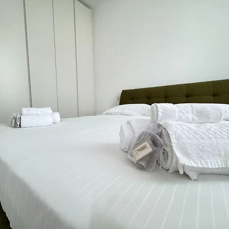 Apartment Sant'agostino Large & Elegant Apartment, *