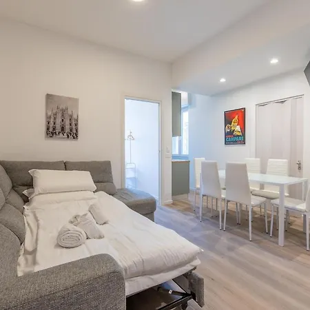Appartement Easy Parking, 10 Min To Malpensa Express, Air Conditioning Milaan