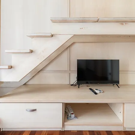 Guesthost - Sempione Bright アパート