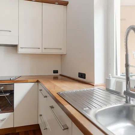 Guesthost - Sempione Bright *