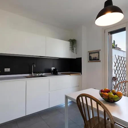 Rolandi Duplex With Terrace Apartment Milan
