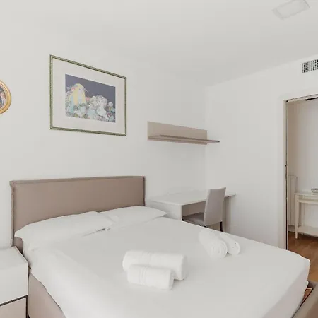 Guesthost - Lovely X4 In Porta Venezia Apartament