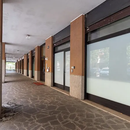 Appartamento Guesthost - Near Parco Adriano