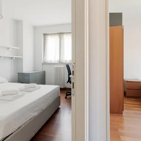 Guesthost - Stylish Viale Toscana * Mailand