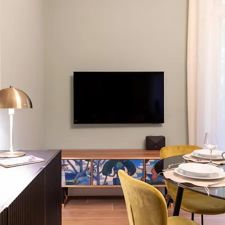 Luxury 10 Minutes From Duomo 米兰