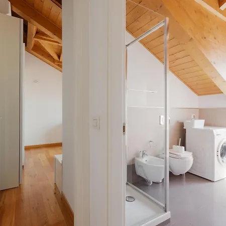 Guesthost- Lambrate Cosy Balcony Apartment Milan