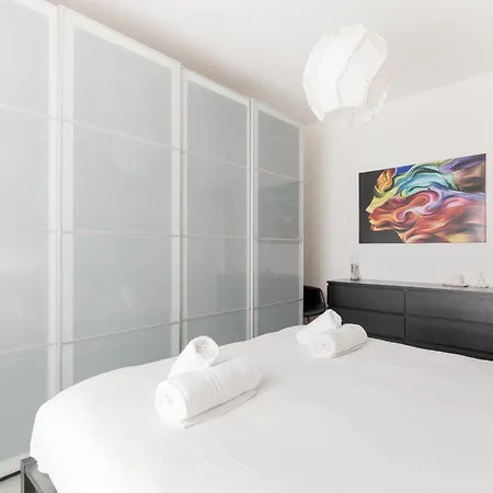 Guesthost - Bonola M1 Balcony Apartament