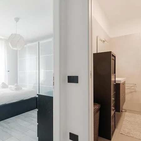 Guesthost - Bonola M1 Balcony Apartament Mediolan