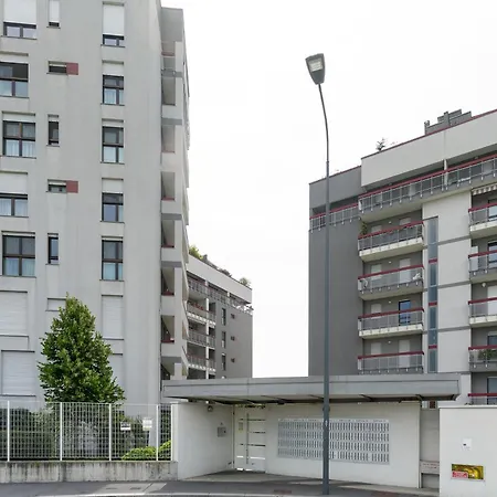 Guesthost - Bisceglie M1 Balcony Appartamento Milano