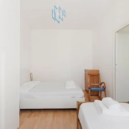 Guesthost - Mm1 Inganni Bright Appartement *