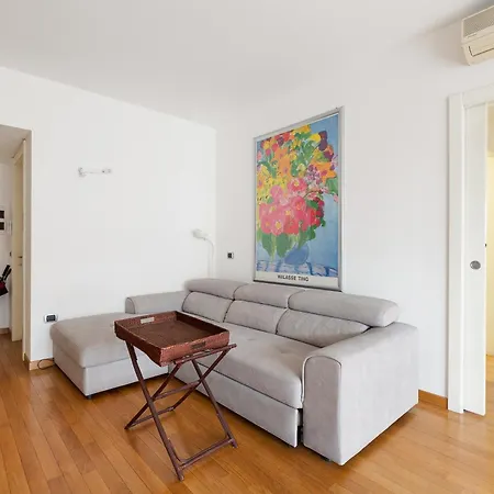 Guesthost- Universita Bocconi Terrace * Милан