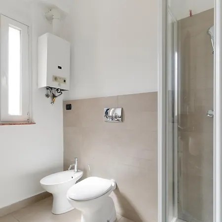 Guesthost - Brenta M3 Balcony * Milano