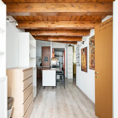 Guesthost - Welcoming Ground-floor With Loft Apartment Milan