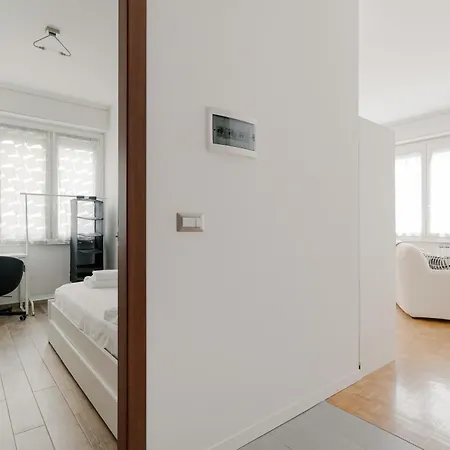 Guesthost - Bright With Parking * Milan