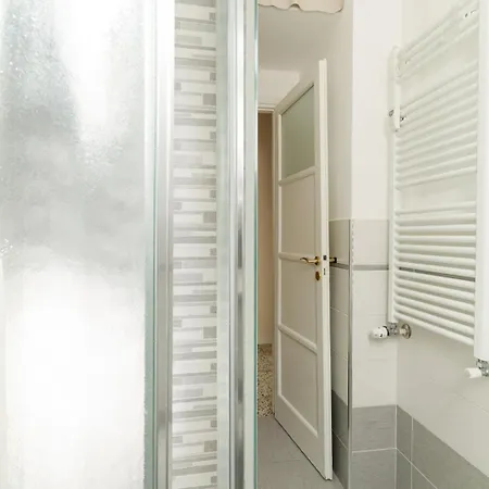 Guesthost - Citta Studi With Balcony * Milaan