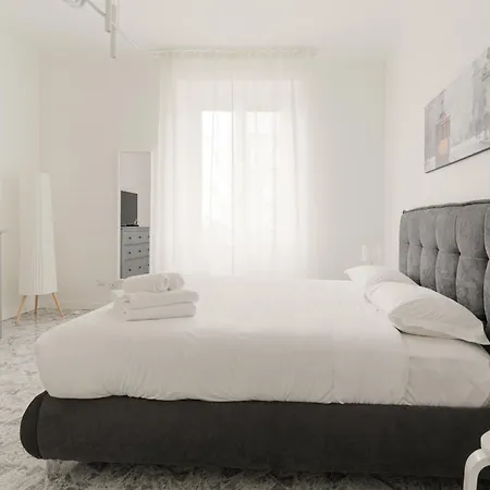 Guesthost - Spacious Navigli Appartement *