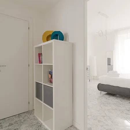 Guesthost - Spacious Navigli Μιλάνο