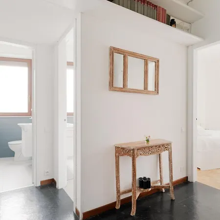 Guesthost - M4 California Bright