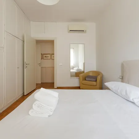 Apartmán Guesthost - M1 Lima Roomy With Balconies *