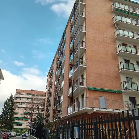 Guesthost - San Siro Modern With Balcony Apartment Mailand