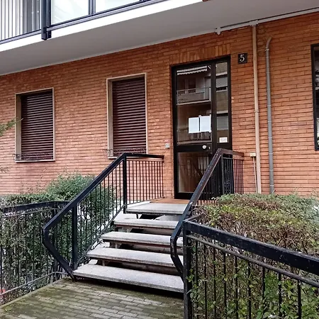 Guesthost - San Siro Modern With Balcony