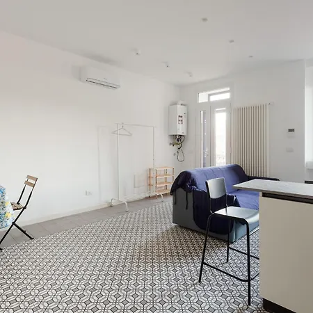 Apartament Guesthost - Cozy Near Parco Trotter