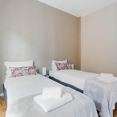 Apartment Guesthost - Naba Elegant & Spacious With 3 Balconies *