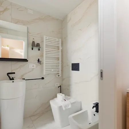 Apartment Guesthost - Bright With Balcony - Piazzale Loreto *