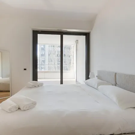 Modern With Balcony In Portello District Milano