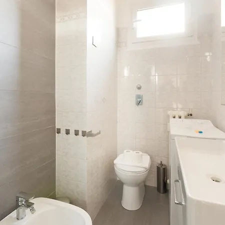 Guesthost - Parco Nord With 2 Bedrooms ミラノ