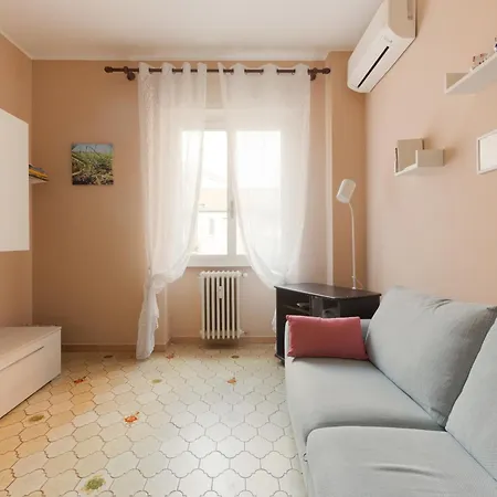 Апартаменты Guesthost - With Balcony- M3 Maciachini Милан