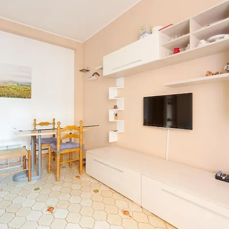 Guesthost - With Balcony- M3 Maciachini Lägenhet Milano