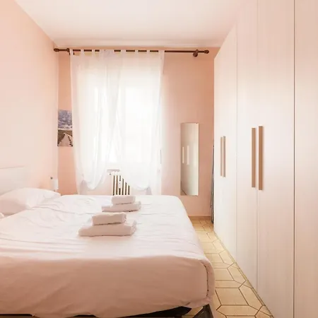 Guesthost - With Balcony- M3 Maciachini Milano