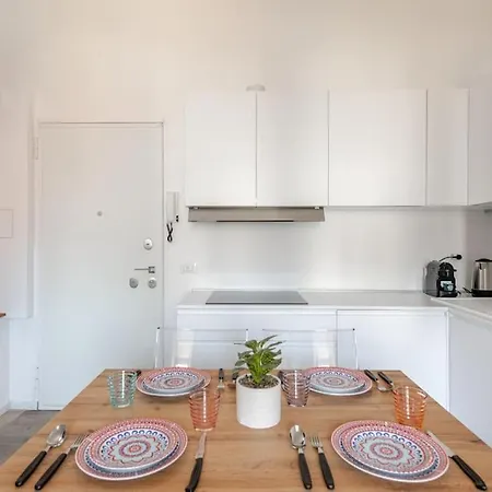 Casa Moderna A Due Passi Da China Town E Metro 아파트 *