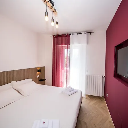 Penzion Show Mi - Rho Fiera & San Siro - Free Parking 3*
