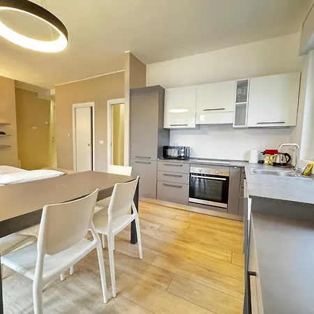 Kibilu - Via Inganni Apartament