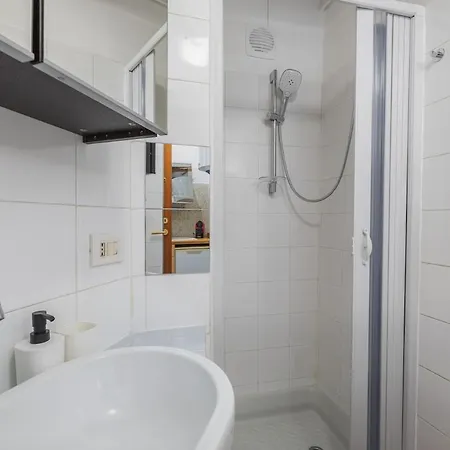 Easy Parking - 1 Min From Bus To San Siro Stadium - Air Conditioning Milano